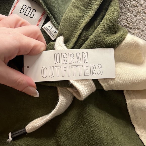 Urban Outfitters Army Green and Cream cropped hoodie - Picture 4 of 5